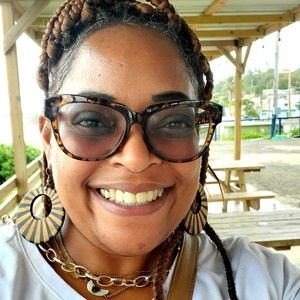 Meet your Posher, Deborah